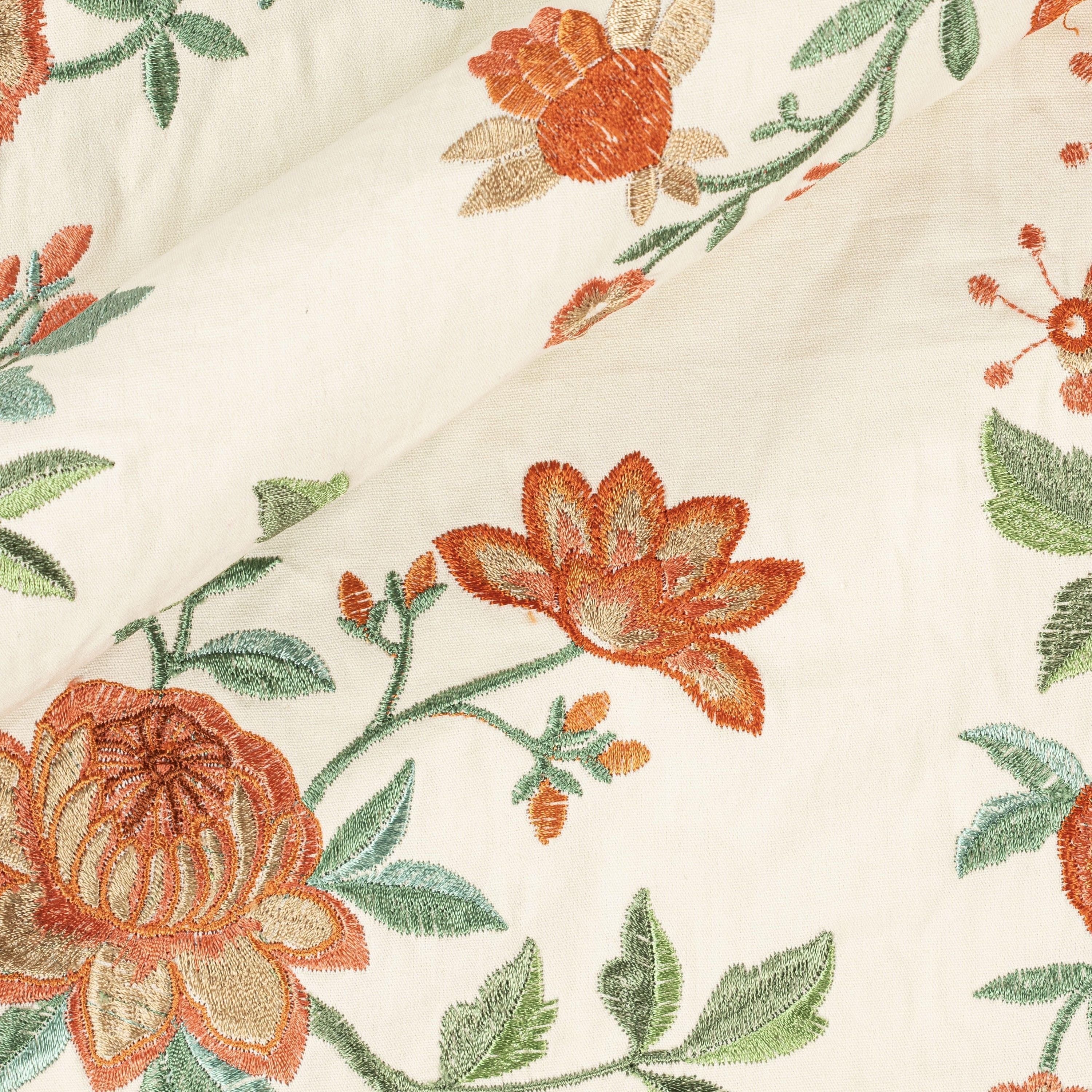 https://www.carnet.it/28948/floral-embroidery-on-cotton.jpg
